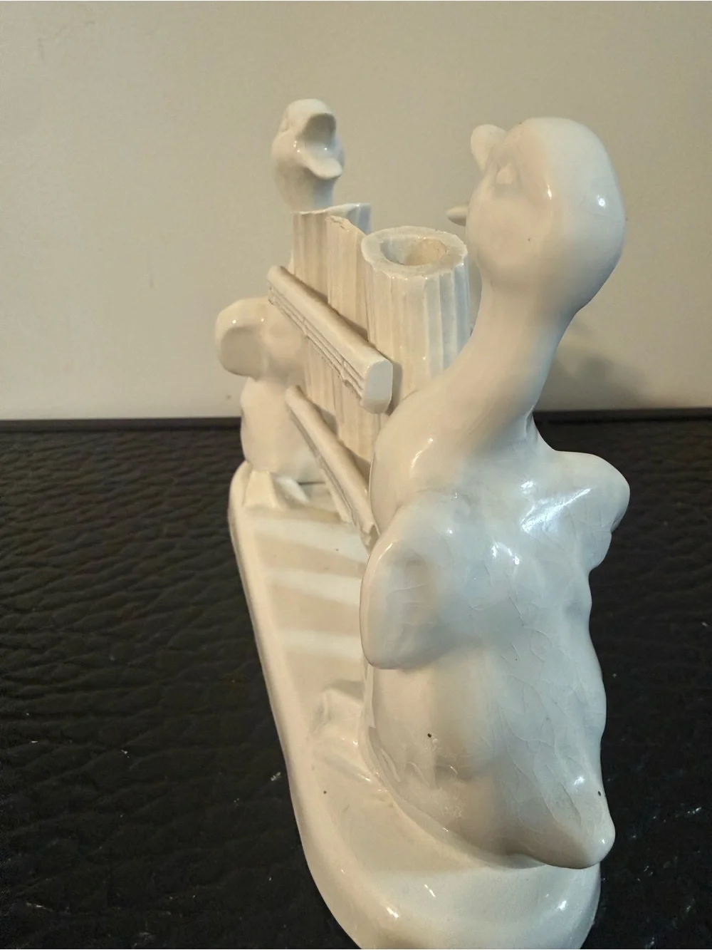 vintage ceramic toothbrush holder two ducks flanking a fence-like structure.